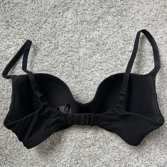 Black bra by Victoria’s Secret - Picture 11 of 12